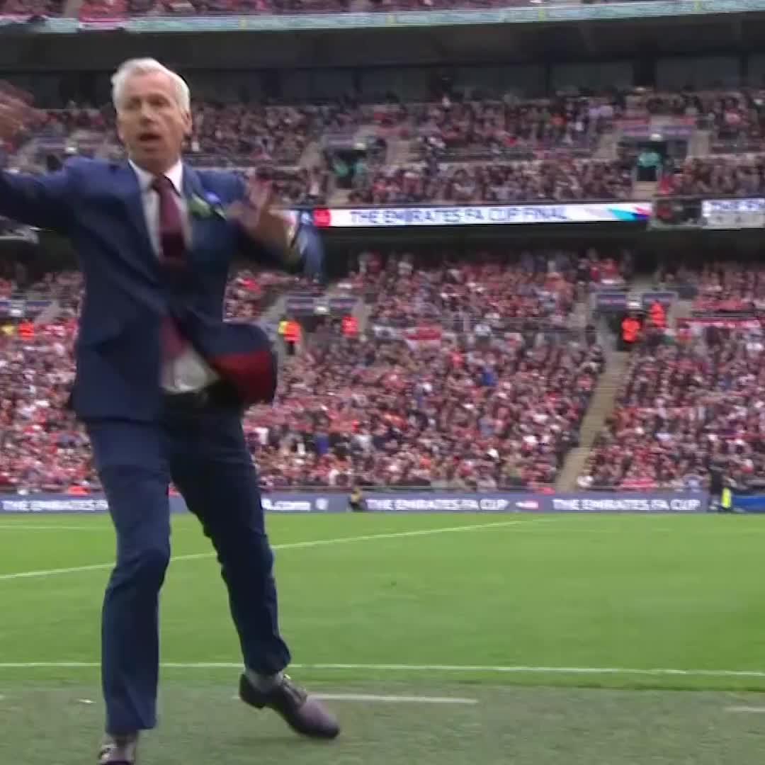 Manchester United: ❌ Wanted Gyokeres, Arsenal took him ❌ Wanted Delap, Chelsea took him ❌ Wanted Ekitike, Liverpool took him ❌ Wanted Champions League Football, Spurs took it ❌ Wanted 14th in the table, Wolves took it ⏳ Sesko to Newcastle 😂