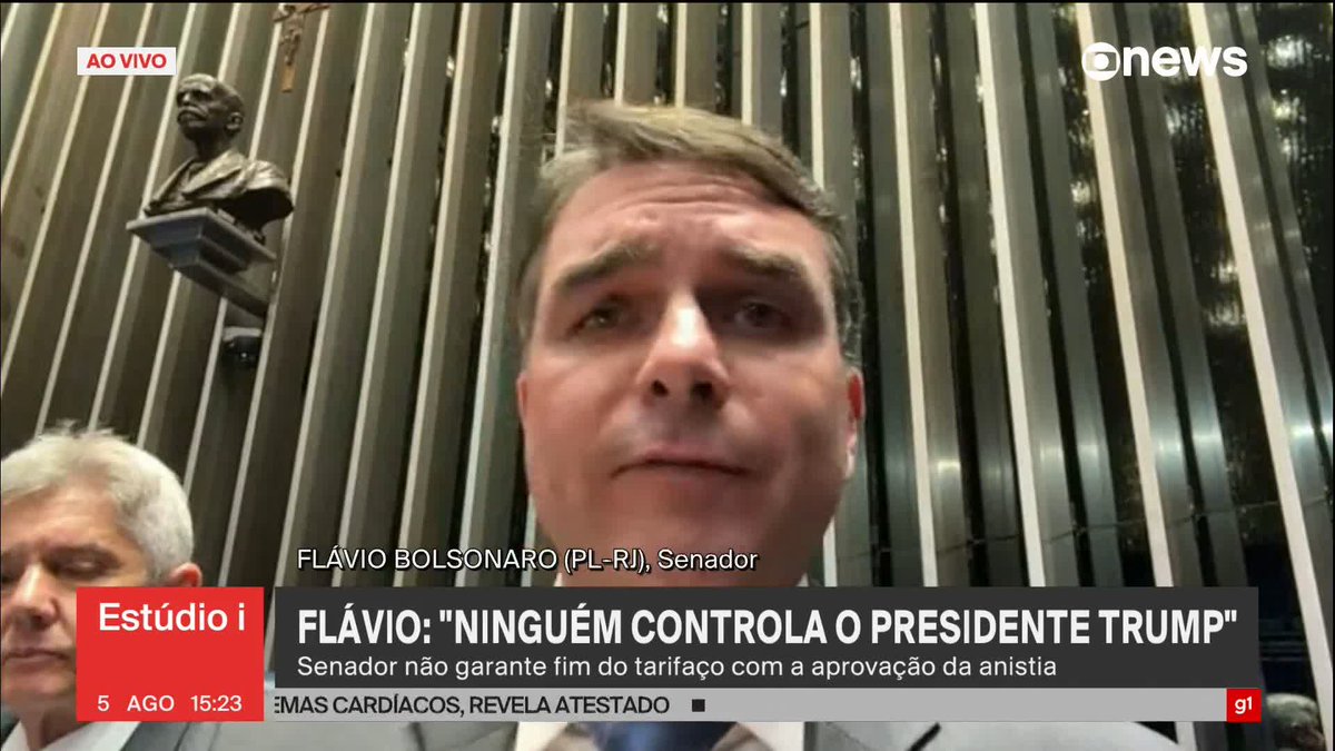 “Em uma Corte séria, se ele fosse um juiz sério, ele já teria se declarado suspeito. (...) Está tudo ilegal nesse processo. A gente não pode desconsiderar que ele (o ministro Alexandre de Moraes) está atropelando tudo e todos para perseguir o Bolsonaro e chegar ao objetivo dele, que sempre foi prender o Bolsonaro. (...) O Brasil está pagando um preço muito caro por defender o Alexandre de Moraes. Vamos ter que escolher entre o Alexandre de Moraes e o Brasil”, diz o senador Flávio Bolsonaro (PL-RJ) ao criticar a atuação do ministro do Supremo Tribunal Federal Alexandre de Moraes no inquérito do golpe de Estado, no qual Jair Bolsonaro é réu. ➡ Assista ao #Estúdioi: #GloboNews