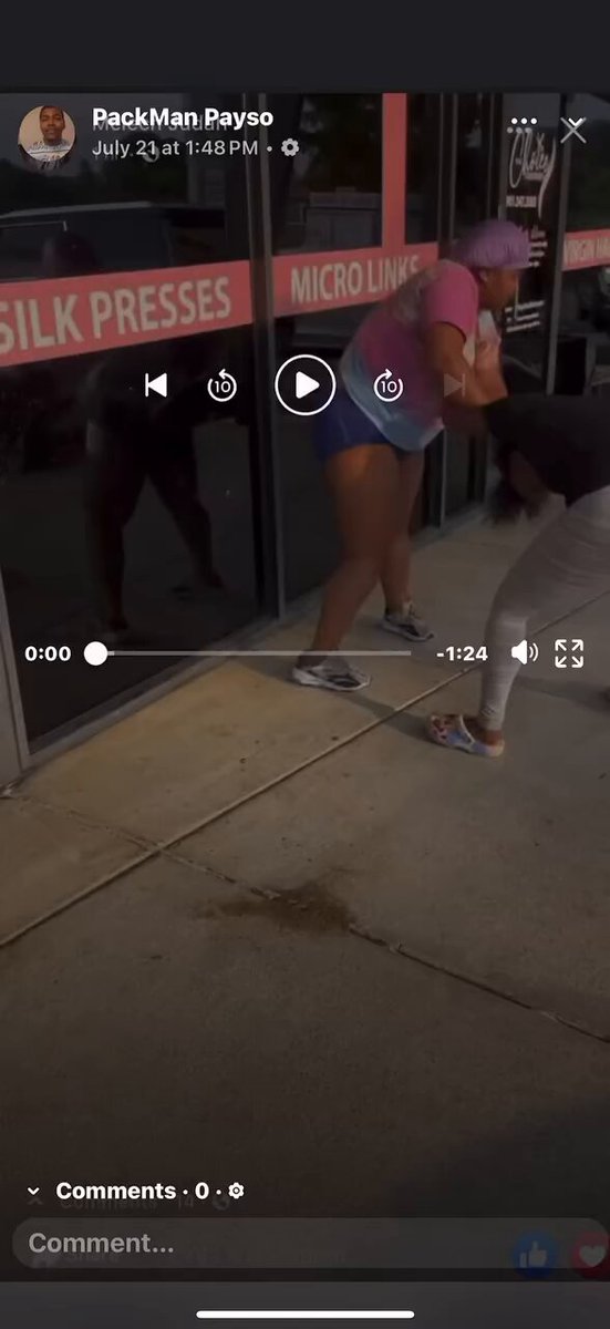 The defender boyfriend hopped out with a bat to defend his girlfriend getting jumped! 😮😮😮
