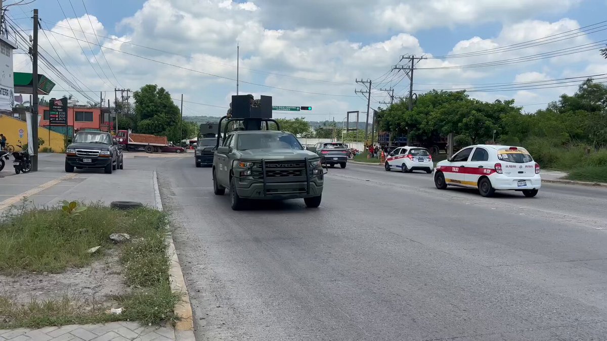 🚨🚨🚨Ingresan a Poza Rica fuerte convoy del 🪖🇲🇽Ejército Mexicano y Guardia Nacional para reforzar la seguridad en la zona norte de Veracruz y brindar mayor protección a los ciudadanos de la región