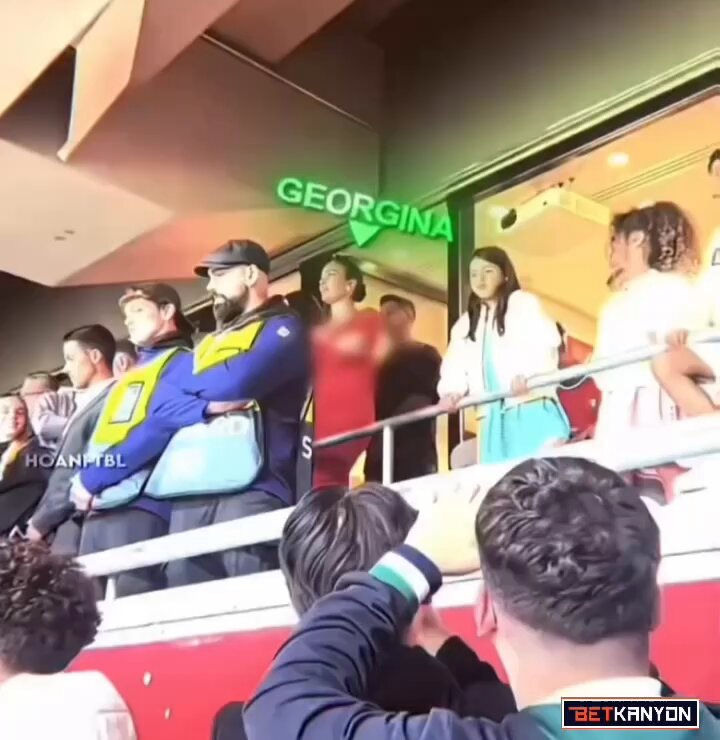 ☠️ Üvey annesini rahatsız eden adama karşı Cristiano Jr’nin tepkisi