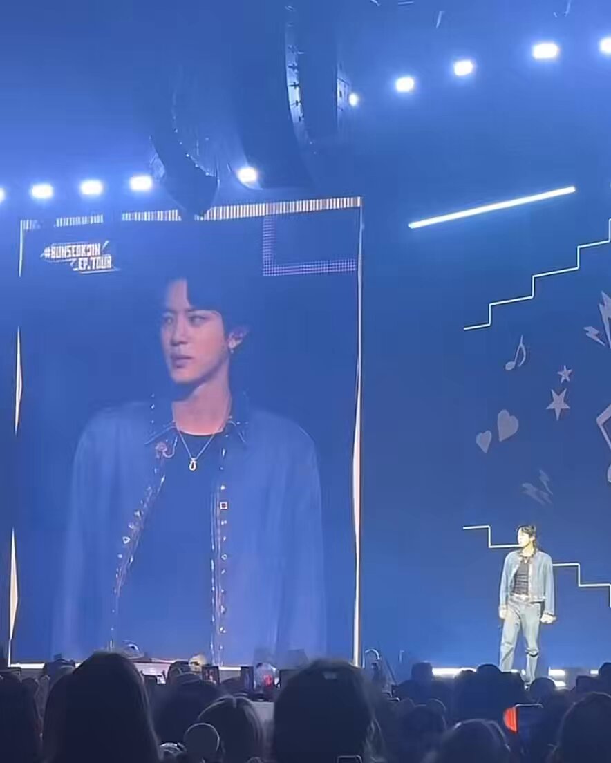 LMAO ARMYs didn’t stop singing to Spring Day &amp; Jin said " okay" &amp; he went like calm down ,calm down 👍 , this is my concert 😭 but couldn’t stop laughing 😭 soooo cuteee #RUNSEOKJIN_epTOUR #RUNSEOKJIN_epTOUR_LONDON