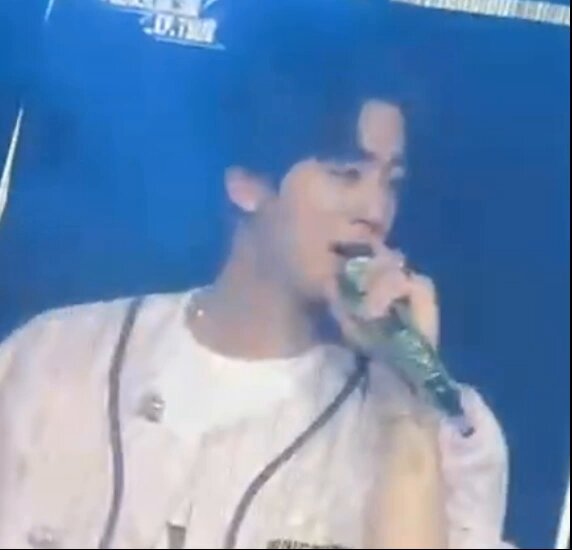 O2 Arena 360806 🐹Is there anyone here who speaks Korean? 🩷Yes!! 🐹When I was talking and singing earlier, it seemed like about one out of ten people understood Korean. 🐹Did you start learning Korean because of us? 🩷Yes!! 🐹Thank you so much.🙇‍♂️ 🐹I think I sang Epiphany here 5 or 6 years ago—am I right? 🩷Yes!! 🐹Was anyone here back then? 🩷Yes!! 🐹How many years have you been supporting us? 🩷🐹6 years? 8 years? 10 years? 🐹I’m really, truly grateful. Honestly... 🐹Now, including today, there are only three shows left on the RunSeokjin epTour. Thank you for giving me such happy and joyful memories. I’ll keep coming back with great songs next time as well.🩷Yeahhhhhhhhhhhhhh #RUNSEOKJIN_epTOUR_LONDON #JIN #방탄소년단진 방탄소년단