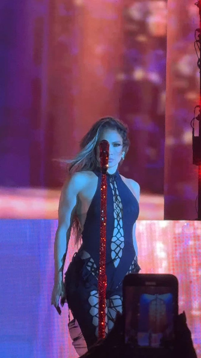 The song that made me the fan I am today!! I love you so much jlo thank you for tonight!! 😭