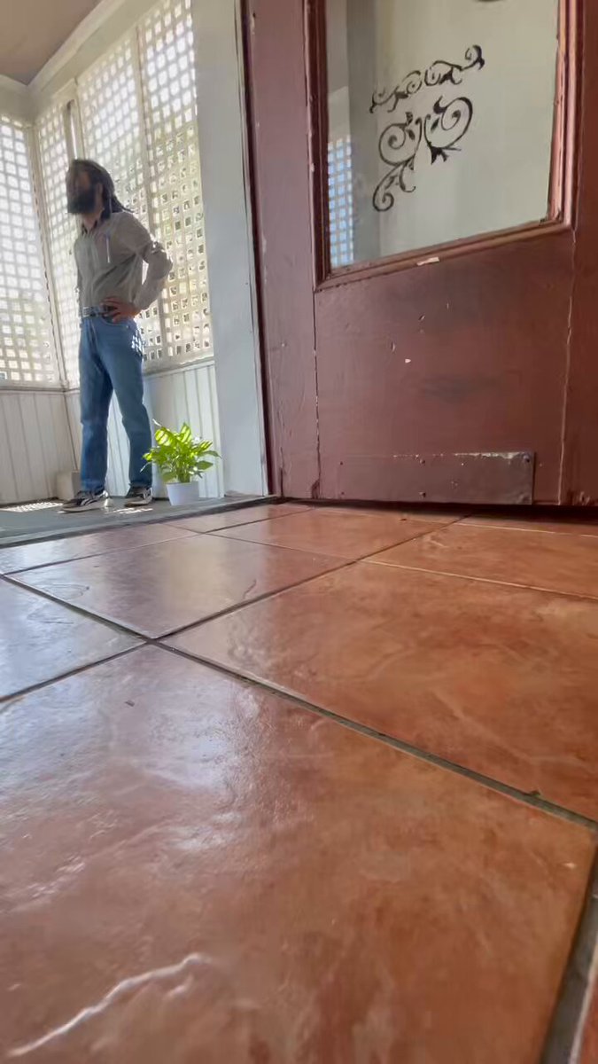Repòtaj/ Interview Nèg k ap kanpe nan liy pou moun ! Aprann de metye sa ou petèt pa t konnen #NicoTJ