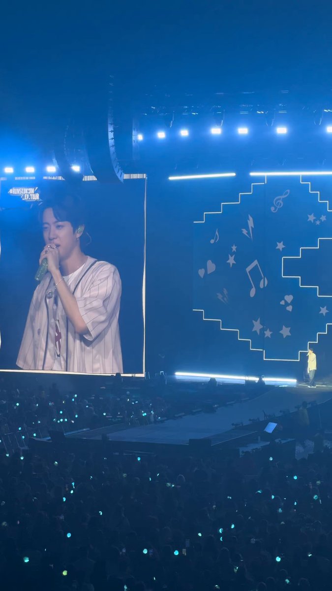 🐹 “I feel like during the show I speak in korean and like 20% of you guys understood what I was saying” *crowd cheers* 🐹 “did you guys study korean because of us?” *crowd screams yes* 🐹 “🥺 thank you very much” I love seokjin so much 😔