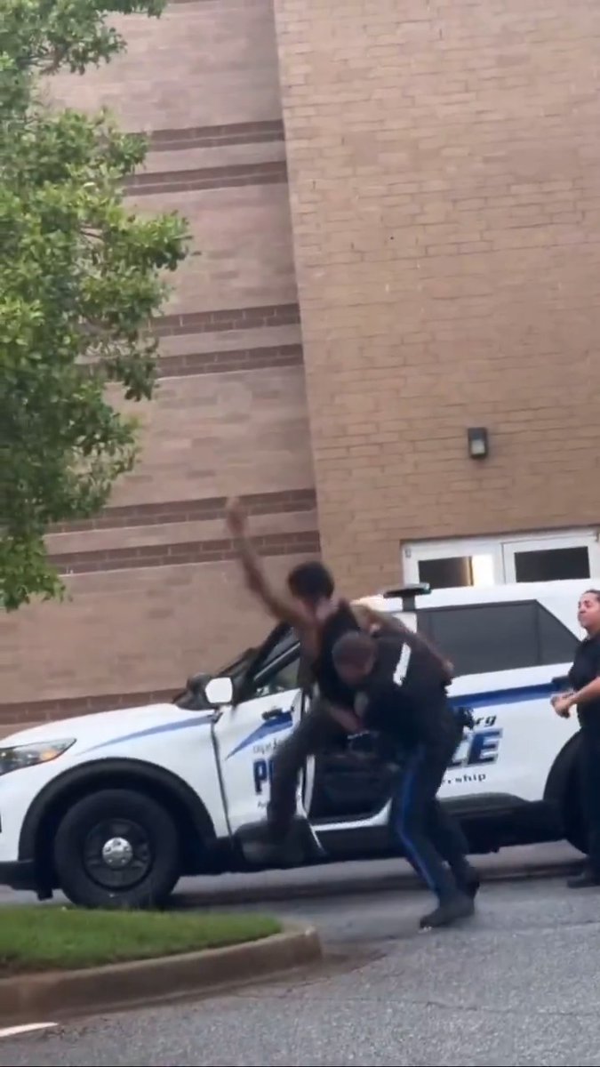 A man attempts to steal a police vehicle outside of a mall in Spartanburg, South Carolina. He is then tased ⚡️ Following that he is suplexed by the male officer #WWF The female officer then arrives and demonstrates why many feel women should not be allowed to be police officers. #CityLife #southcarolina #police #mall #spartanburg #sc #urban #decay #cops #women #19th
