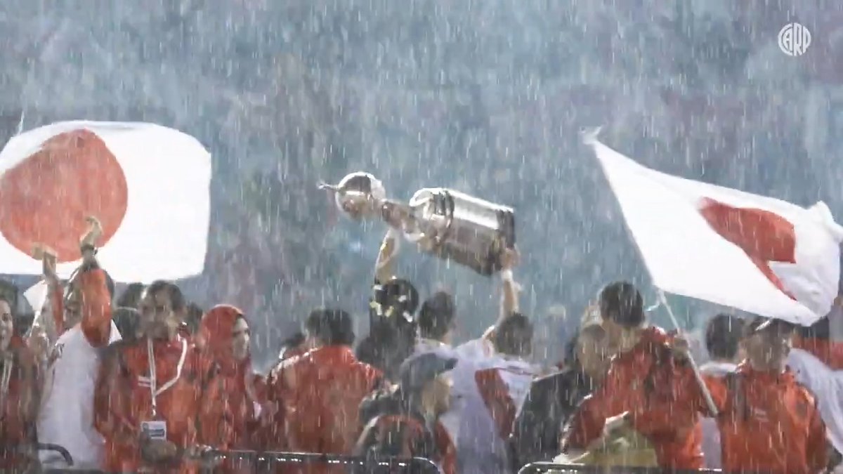 🎥 Un día como hoy, a esta hora, 10 años atrás. Una noche 𝑖𝑛𝑜𝑙𝑣𝑖𝑑𝑎𝑏𝑙𝑒 🏆🤍❤️🤍
