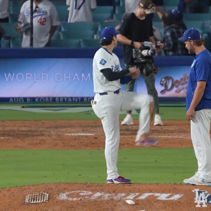 Shohei and Clayton couldn't help themselves. 😂