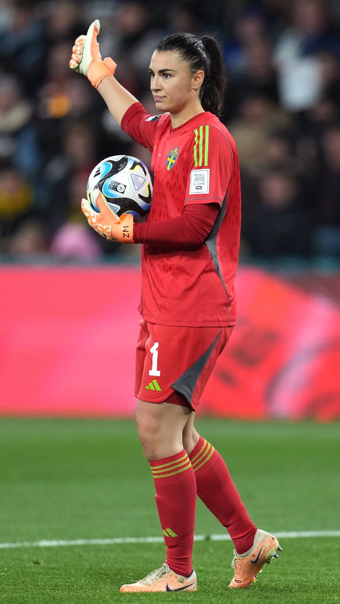 Heroic Musovic moves. ๐ช๐งฑ @SvenskFotboll | #FIFAWWC