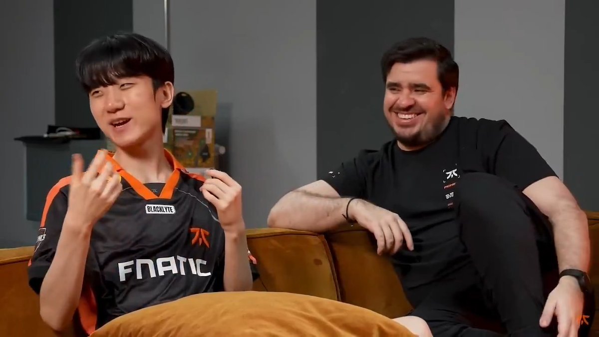 Poby a vraiment un bon anglais pour un début FNC vont fix leur soucis de communication bien plus vite que prévu Respect à lui de faire un talk entier sans traducteur