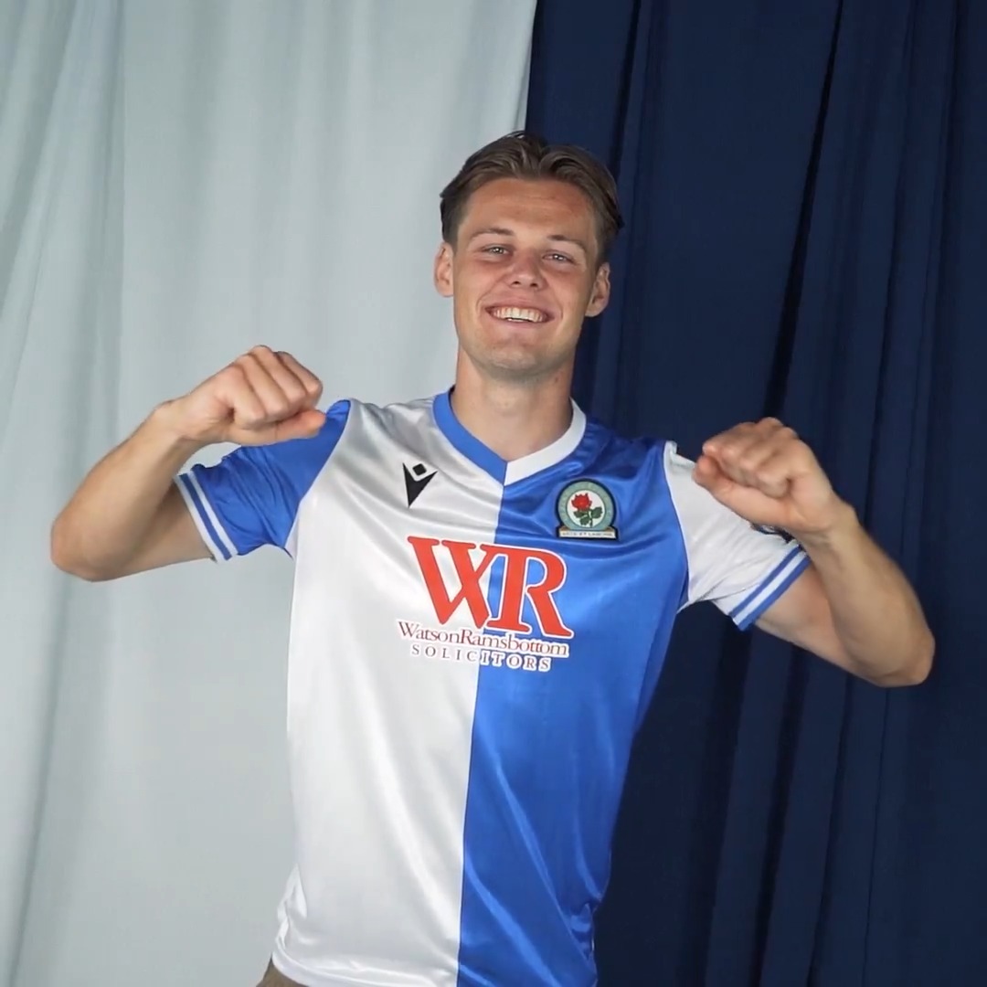 ✍️ Axel has arrived! 🇸🇪 #Rovers 🔵⚪️