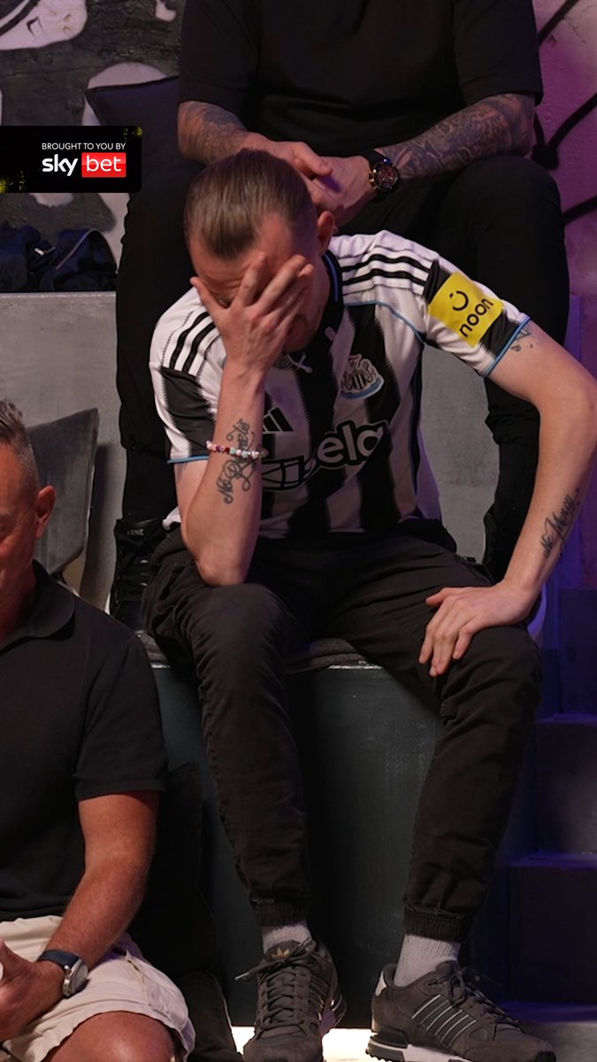 "No one dreams of playing for Newcastle over Man United!" 😳 This was the moment Carra dropped the Šeško bombshell live on episode two of the Fan Debate! 💣