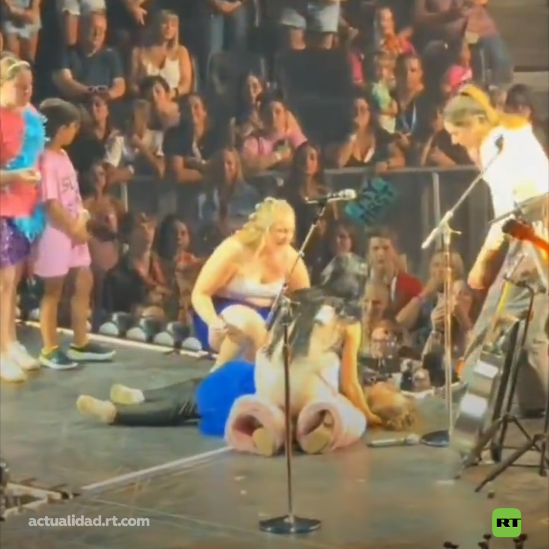 🎵 | Katy Perry interactuaba con sus fans en un concierto en Detroit cuando una fan se desmayó. “Practiquemos. Tú puedes. Respira. Lo tienes”, le dijo la cantante, segundos antes de que se desmayara.