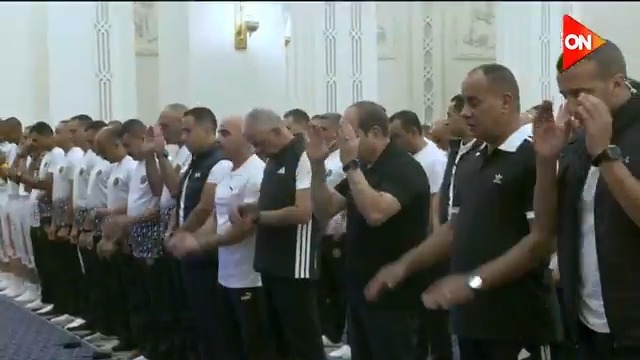 الرئيس #السيسي يؤدي صلاة الفجر مع طلاب الأكاديمية العسكرية في مستهل زيارته لها فجر اليوم #ON
