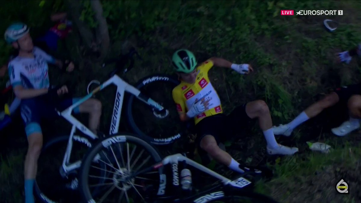 Caída importante en la tercera etapa del @Tour_De_Pologne, con el líder Paul Lapeira, Rafal Majka y Mathias Vacek implicados El tramo final, en #E1 y HBO Max España