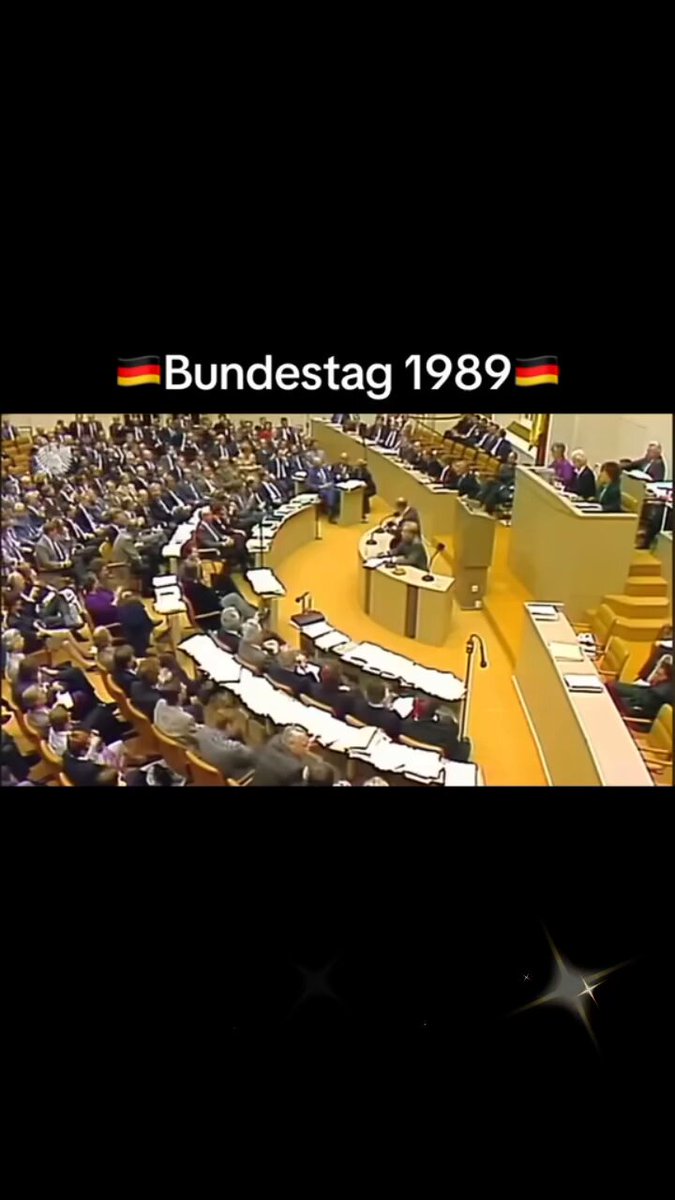 Heute undenkbar... Heute sitzen da tätowierte Gestalten mit Strapsen, Baskenmützen, ACAB T-Shirts ... 🙄