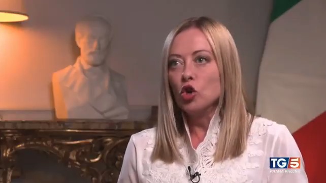 "Io non sono Alice nel Paese delle Meraviglie, sono il capo del governo" #Tg5