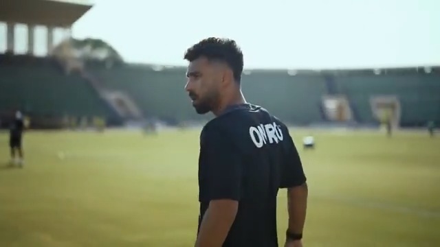 "سعيد بتواجدي في الزمالك، طموحنا كبير، ونتكاتف من أجل مصلحة الزمالك". 💪 عبد الله السعيد يتحدث بعد التجديد وقبل انطلاق الموسم. 🎙️ #Zamalek | #MostTitledIn20C | #الزمالك_أولًا | #أكبر_قلعة_رياضية