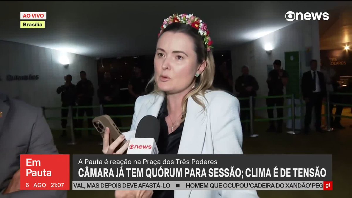 “Estou com a minha neném ali. Estou esperando a bolsa dela para trocá-la, inclusive. É um momento muito importante, por isso eu vim com ela para a Câmara, porque a gente não pode ser ameaçado de ser retirado com força policial. (...) Estamos utilizando o que a gente tem direito na democracia, que é fazer obstrução, e a gente merece ser respeitado. (...) Tenho certeza de que o Hugo Motta, que é um presidente do diálogo, vai nos respeitar, nos ouvir e pautar a anistia”, disse a deputada Julia Zanatta (PL-SC), que está entres os parlamentares que ocupam o Congresso, impedindo os trabalhos das duas Casas. ➡ Assista ao #EmPauta: #GloboNews