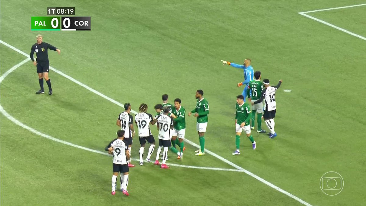 Quase o gol do Corinthians. Weverton salvou o Palmeiras duas vezes. 🎥 TV Globo 📺 | ge