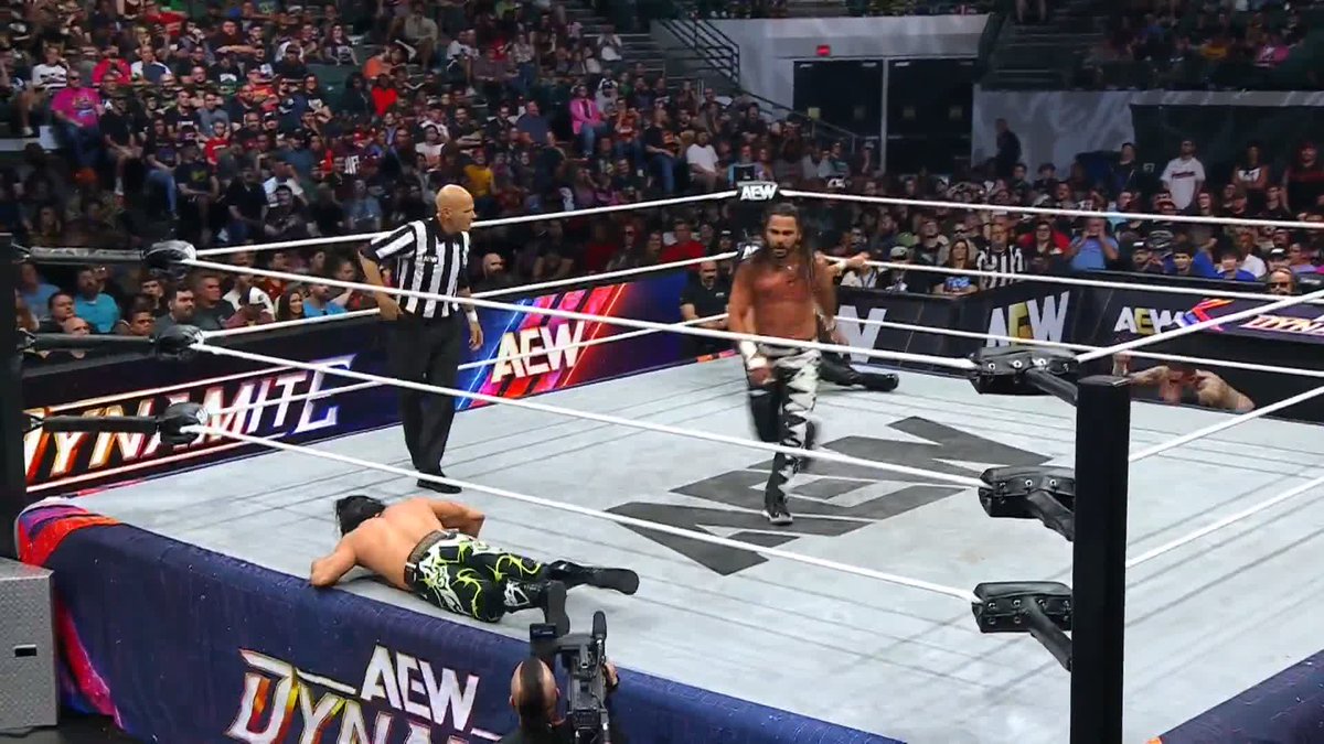 Fluid offense on display by the @YoungBucks! Watch #AEWDynamite LIVE on TBS &amp; HBO Max