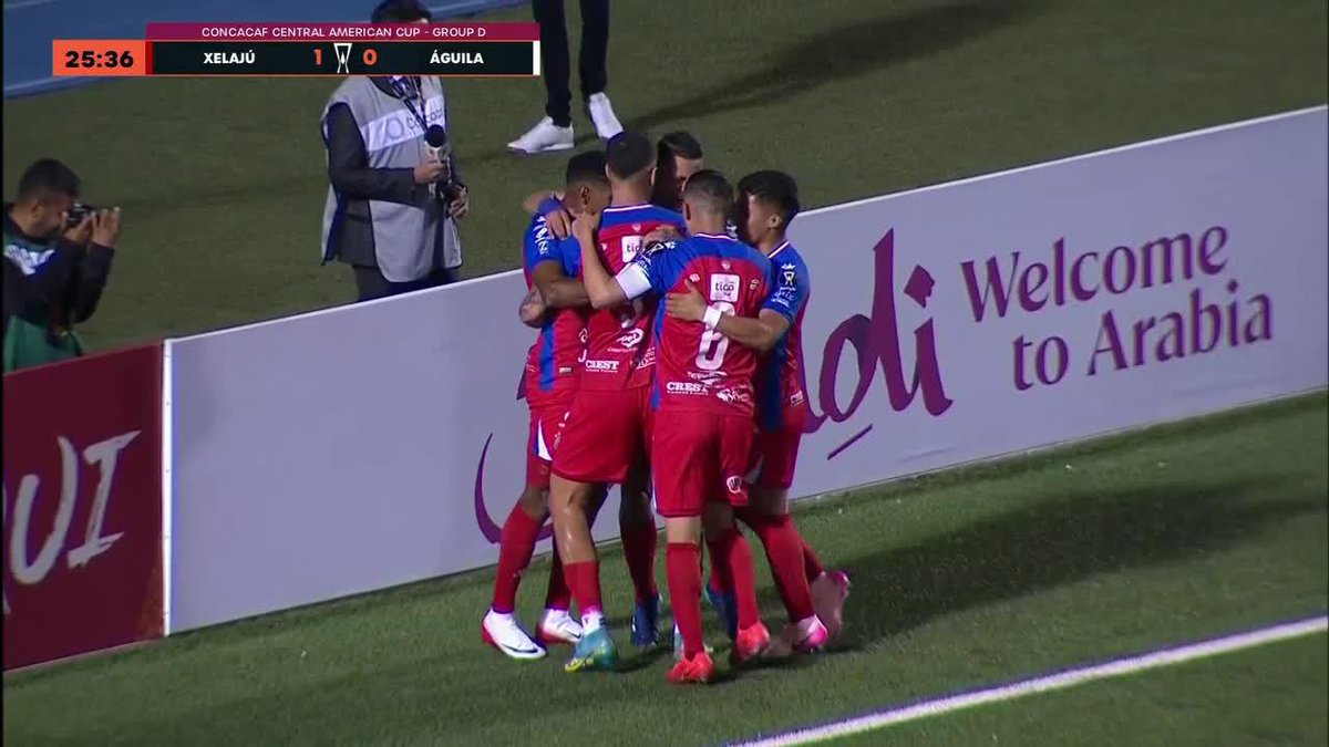 ES UN GOLAZO DE XELAJÚ🔥🔵🔴 Jorge Aparicio la reventó desde fuera del área para el 1-0 de los Súper Chivos🐏 ▶️ Todos los juegos de la 🏆#CopaCentroamericana en #DisneyPlus