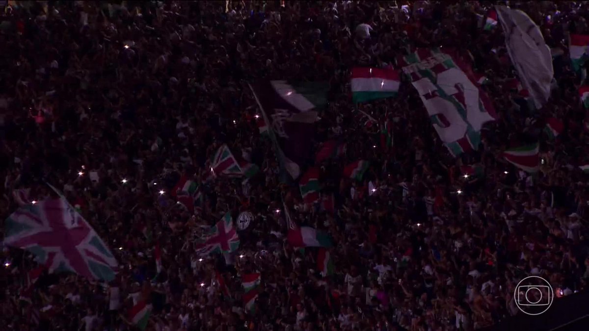 Torcida do Flu faz a festa no Maracanã!