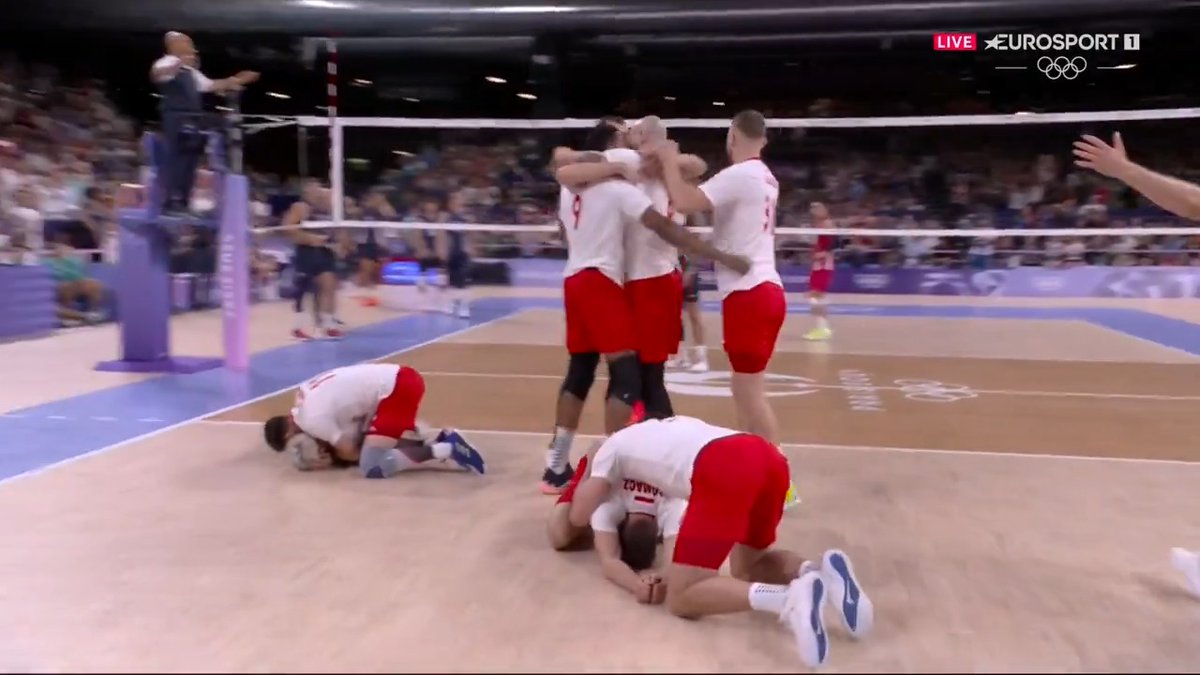 Rok temu po dramatycznym meczu Polacy pokonali Amerykanów i awansowali do finału olimpijskiego. Przegrywaliśmy ten mecz już 1-2 i 18-20, ale #gangłysego wyszarpał ten mecz, wyszarpał ten medal.