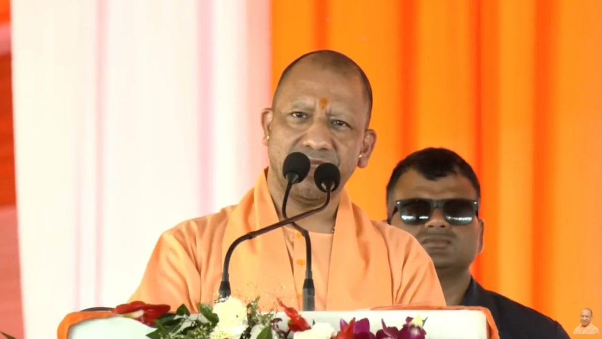 रक्षाबंधन के पावन पर्व पर उत्तर प्रदेश परिवहन निगम और नगर विकास की बसों में बहनों को नि:शुल्क यात्रा डबल इंजन सरकार का एक उपहार है...