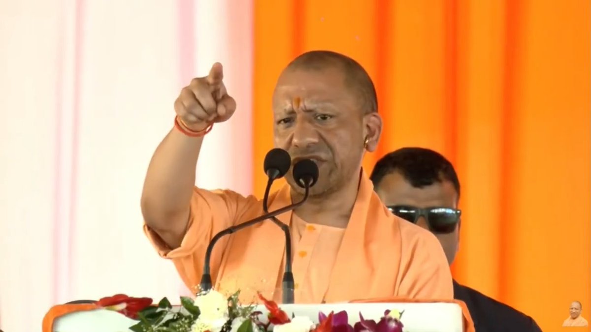 आजादी के बाद सम्भल के साथ कांग्रेस और समाजवादी पार्टी ने क्या पाप नहीं किया... सम्भल में कांग्रेस सामूहिक हत्या करवाती थी और सपा उनके चेले के रूप में उनके पाप पर पर्दा डालने का काम करती थी...
