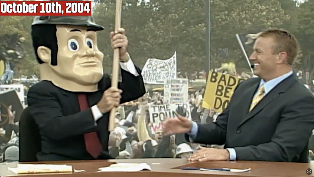 Thursday, legendary College GameDay analyst Lee Corso turns 9️⃣0️⃣ To celebrate the milestone birthday - take a look back at his 90th headgear pick from Oct. 10, 2004 Happy birthday, Coach Corso! 🎉