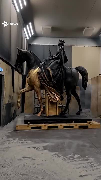 George Square statue of Queen Victoria restored to former glory
