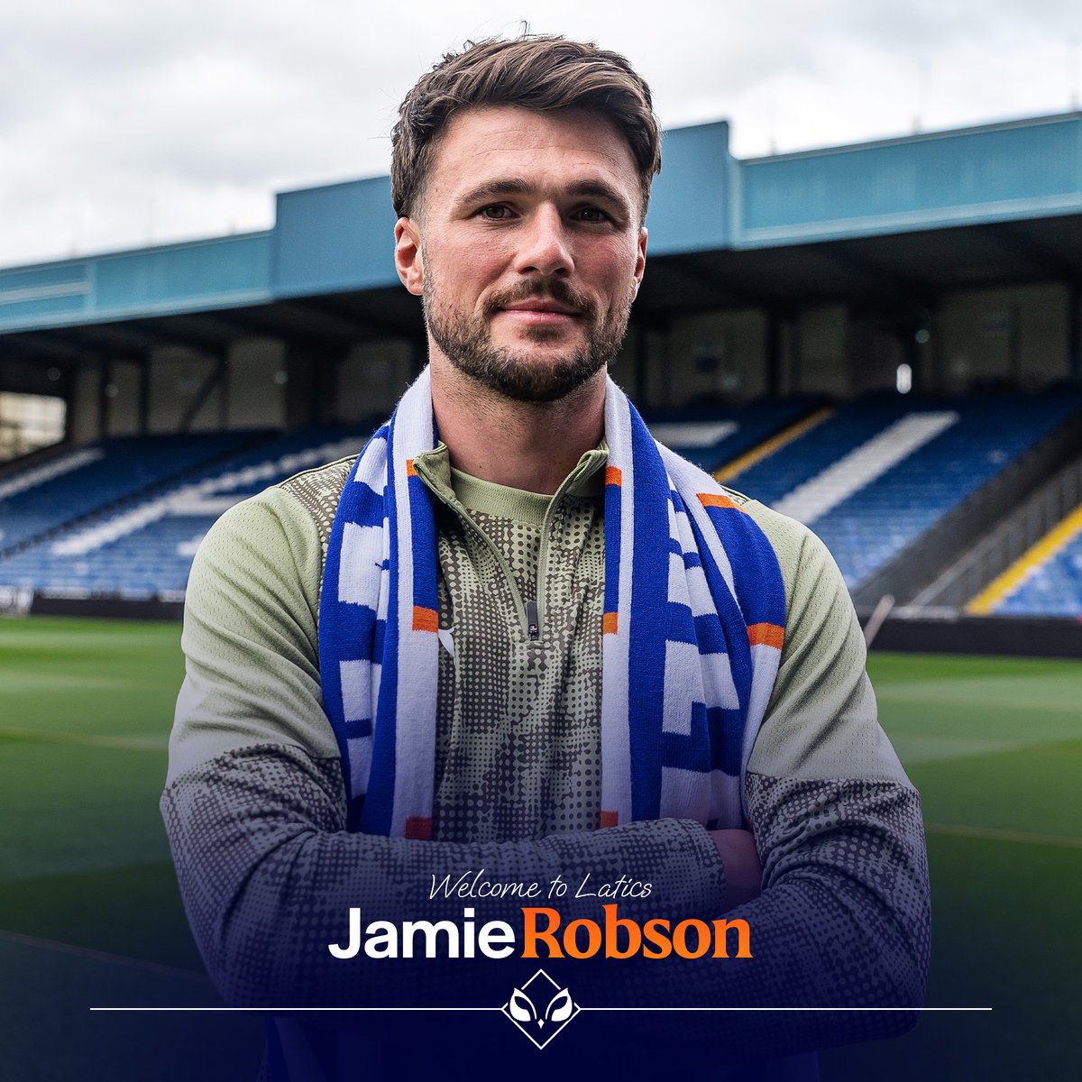 ✨ Jamie signs on the dotted line. #oafc