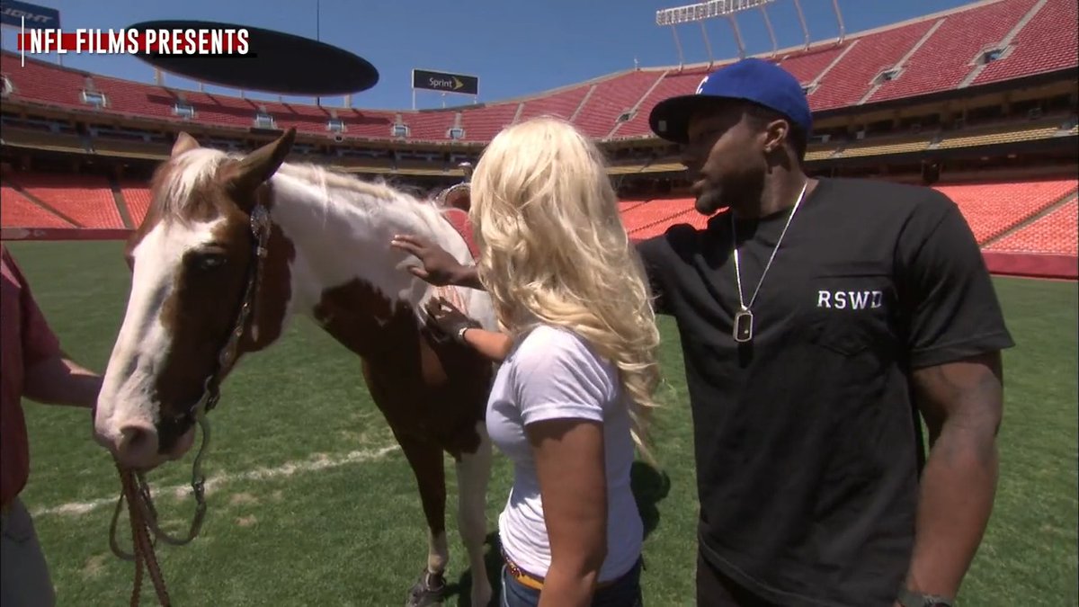 I can't stop laughing when I watch this video about Eric Berry's fear of horses! ๐