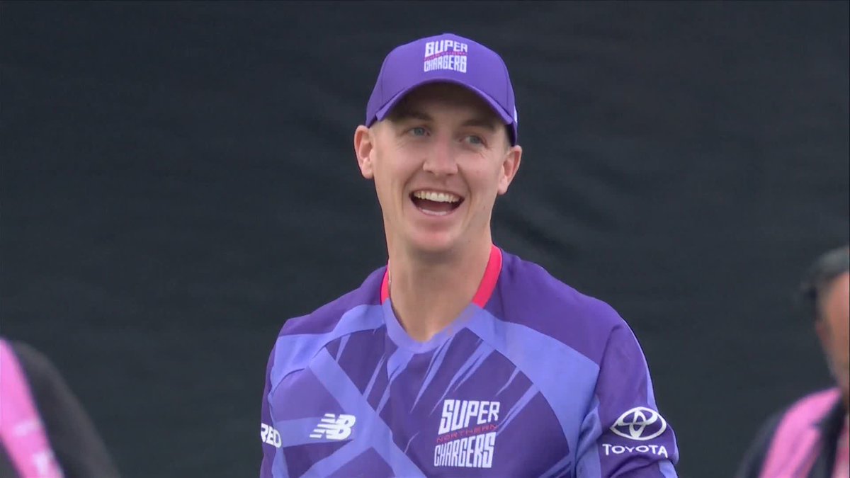 'They might've had a bet' 😅 Harry Brook impresses Zak Crawley with a warm-up cartwheel 🤸
