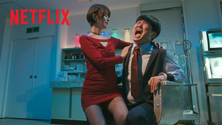 Netflixコメディシリーズ💋 『#デスキスゲーム いいキスしないと死んじゃうドラマ』 9月9日より全6話一挙独占配信! 佐久間宣行が新たに仕掛ける 一触即発の"デスキスゲーム" ◆ゲーム参加者 劇団ひとり 森田哲矢(さらば青春の光) 渡辺隆(錦鯉) 野田クリスタル(マヂカルラブリー) 嶋佐和也(ニューヨーク) ぐんぴぃ(春とヒコーキ) ◆美女役 八木奈々 橘メアリー 金松季歩 塔乃花鈴 葵いぶき 紗倉まな 月乃ルナ MINAMO ◆ドラマ出演者 宮野真守 竹財輝之助 橋本じゅん 結木滉星 野間口徹 八嶋智人 寺島進 西岡徳馬 エンディングテーマ: 銀杏BOYZ「夢で逢えたら」 #デスキス