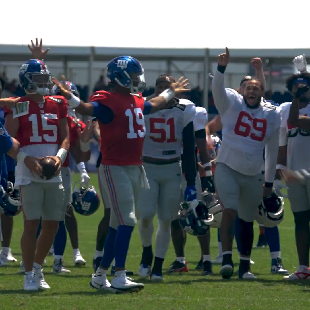 CLUTCH: Quarterback Jameis Winston hit the field goal crossbar, getting Brian Daboll to CANCEL #Giants walkthrough drills for the rest of the day. 🔥🔥🔥 JAMEIS TEAMMATES EXPLODED AND WENT CRAZY WHEN HE HIT IT.