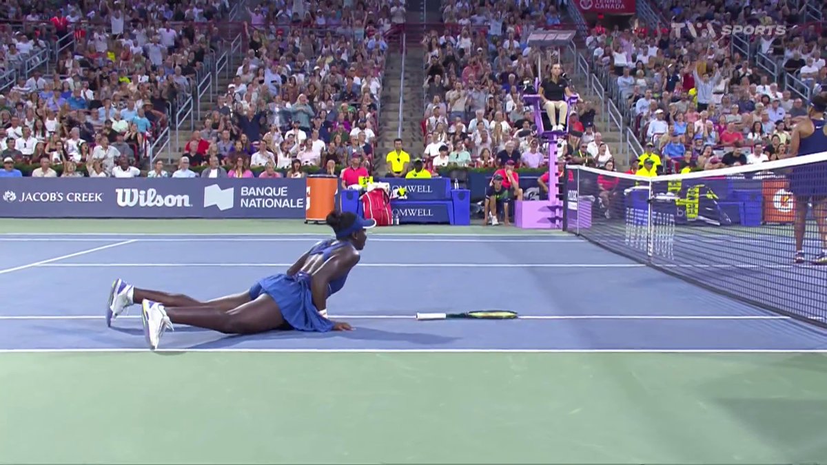 Naomi Osaka had long checked out by this point, but that get by Victoria Mboko was electrifying 🔥