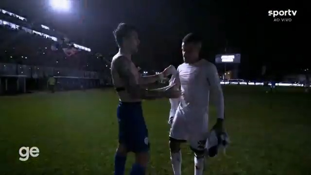 Que maneiro, mlk humilde. Todo sucesso pra ele! Vídeo que mostra o tamanho do Coutinho, mas que algumas vezes a galera esquece.
