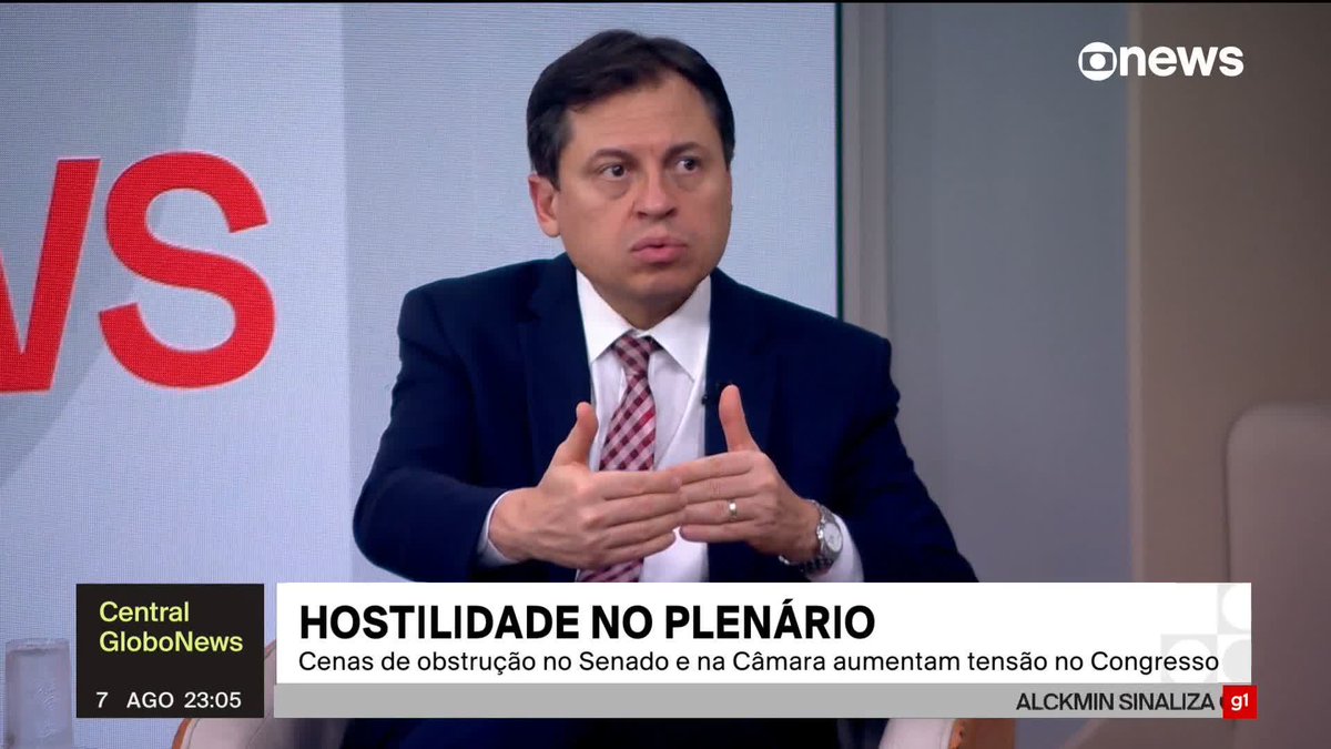 “Já houve alguns casos, mas nenhum dessa magnitude, (...) não dessa forma, uma ocupação coletiva do Plenário. É uma ação contra a democracia brasileira, e isso é um teste. A gente está se aproximando do momento mais crítico, que é o período do julgamento do chamado ‘núcleo crucial’, em que está contido o ex-presidente Jair Bolsonaro. Por isso estão pedindo impeachment do ministro Alexandre de Moraes e a pauta da anistia, que não é como chegou a ser proposta pelos comandos da Câmara e do Senado. Não é para resolver a vida daqueles que estavam nos ataques do 8 de janeiro, é para o Bolsonaro. Agora fica tudo explicitado”, diz Gerson Camarotti sobre o clima tenso no Congresso na noite de quarta-feira (6), com a obstrução feita por parlamentares de oposição em retaliação à prisão de Bolsonaro. ➡ Assista à #CentralGloboNews: