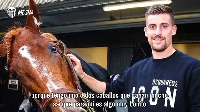 📺 Baptiste Santamaria nos cuenta su pasión por los caballos 💬 "Es una pasión para mí. Me permite cambiar el chip después de los partidos" #BenvingutSantamaria #ADNVCF