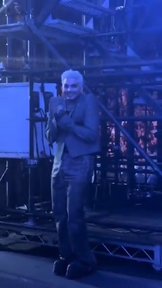 look at him waiting backstage for Cynthia to end Gethsemane so he can enter the stage. His shoulders and his lil clapping. His face!! 😭♥️