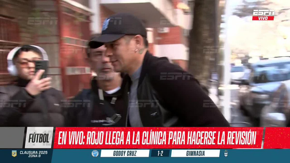 #AHORA - Marcos Rojo llegó a la clínica para realizarse la revisión médica y convertirse en nuevo jugador de RACING. 📺 #DisneyPlus Plan Premium
