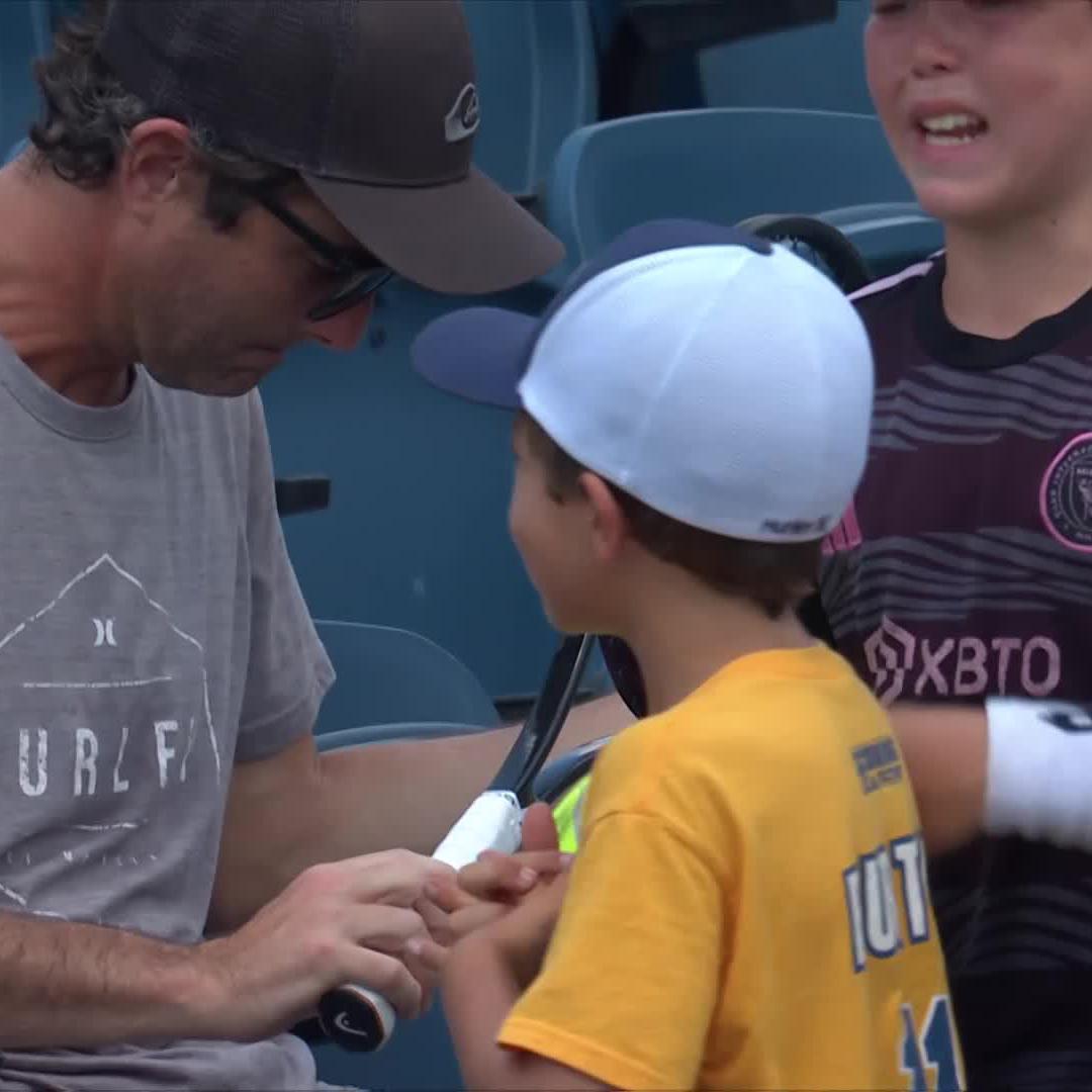 Fan fave 🤩 Camilo Ugo Carabelli celebrates his first #CincyTennis main draw win by giving away a racquet 🙌