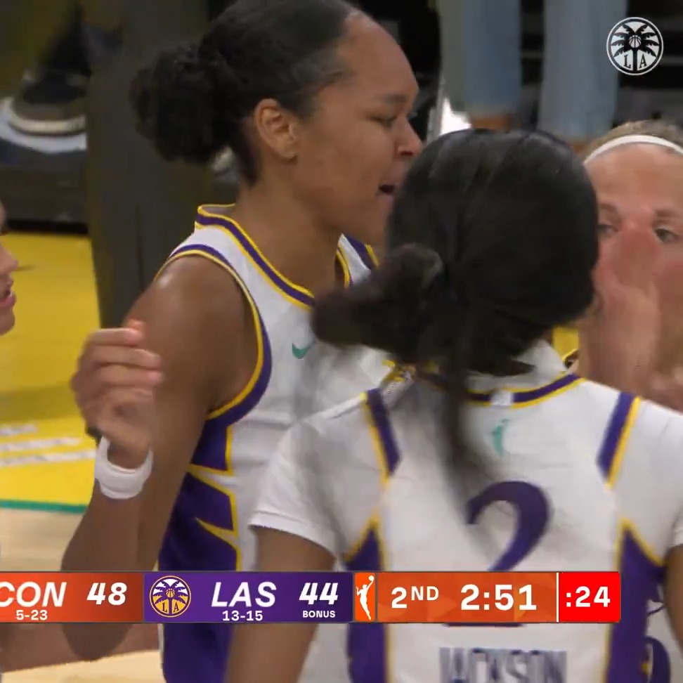 The Sparks are hot. 🔥 LA is the first team in league history to score 100 or more points in five of their last six games.