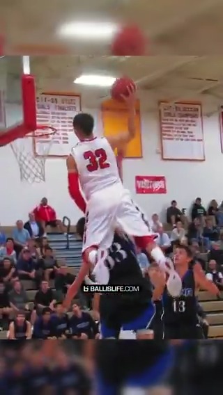 He LEVITATED for this poster 🤯🤯
