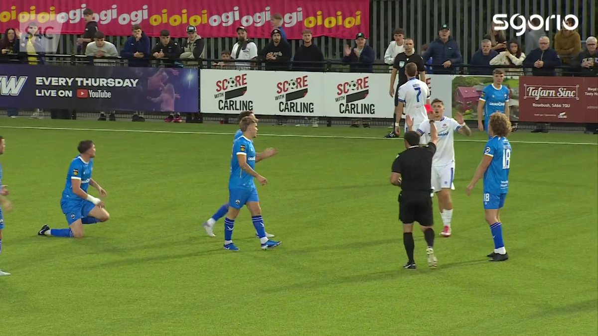 James Crole yn gweld cerdyn coch 🟥 James Crole sees a straight red card 🟥
