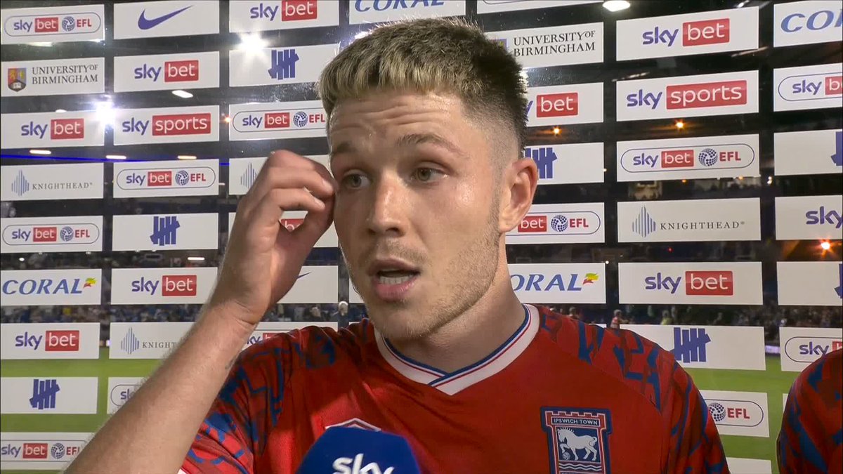 "The centre-half said it was a rubbish penalty in slightly different terms..." George Hirst reacts to scoring an injury-time penalty to rescue a point for Ipswich 🔊