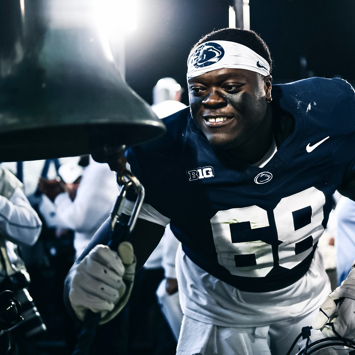 In The Trenches ⚠️ → Aldie, VA → Lightridge Football → 6'5" / 326 lbs. #WeAre x @Donkoh_Anthony